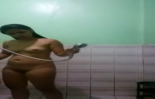 Sexy Pinay teases in the shower